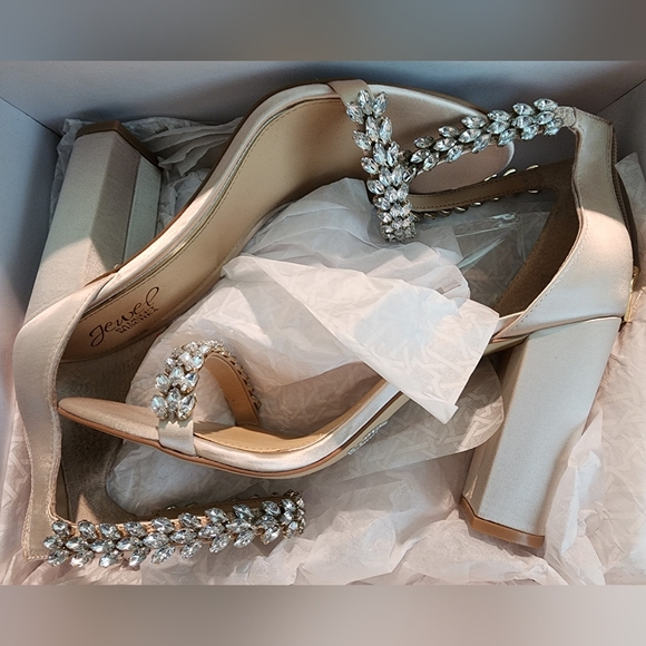 Shoes - Picture 5 of 6